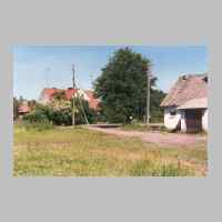 022-1129 Goldbach im Juli 1994. Blick vom Anwesen Samuel Brand zur anderen Strassenseite auf das Wohnhaus Franz Gehlhaar, mit rotem Dach.jpg